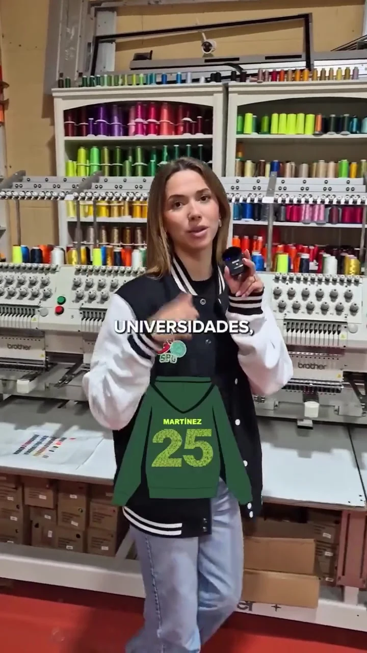 Preparación real en taller de prendas para un colectivo