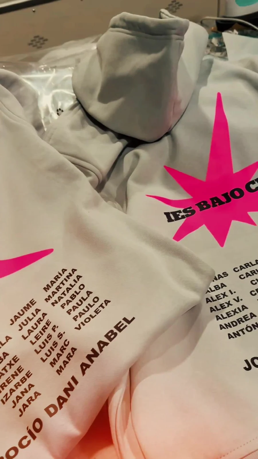 Detalle real de diseño escolar personalizado